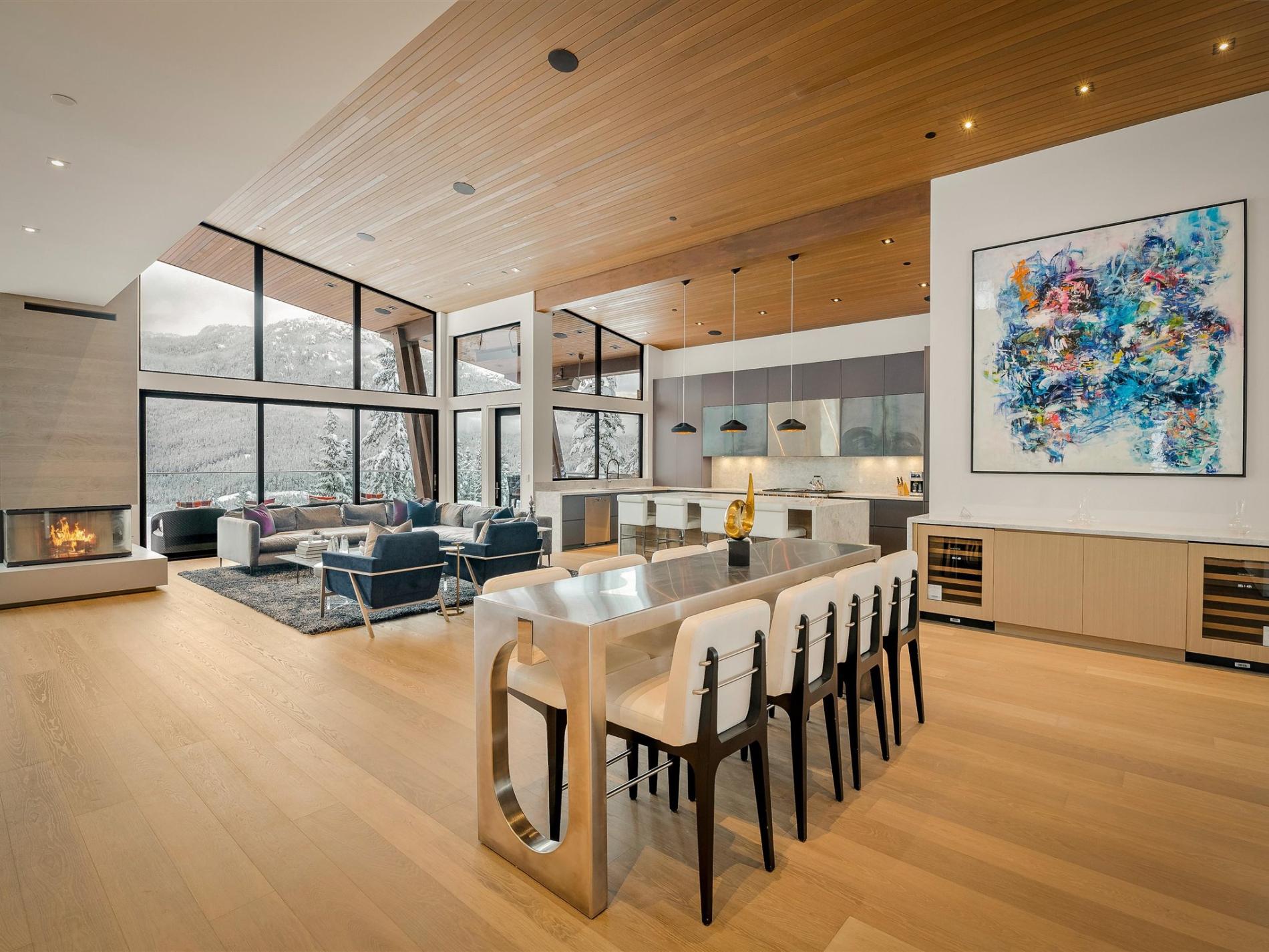 Luxury Kadenwood property interior 4